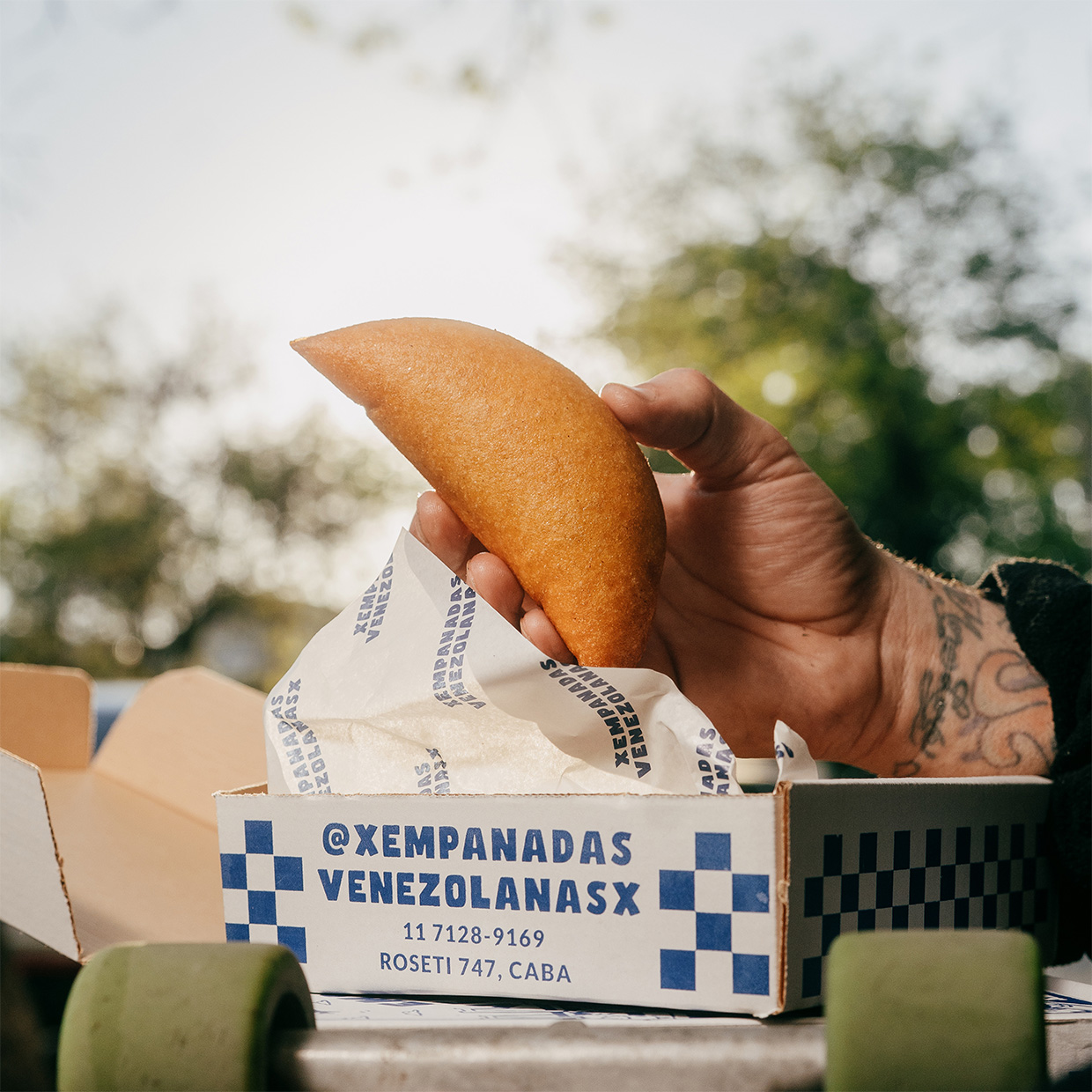 Empanada en mano